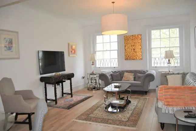 Flat to Rent in Gloucester Square Hyde Park London W2