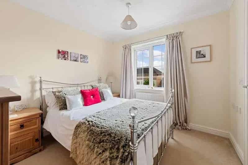 3 Bed Semi-Detached House For Sale