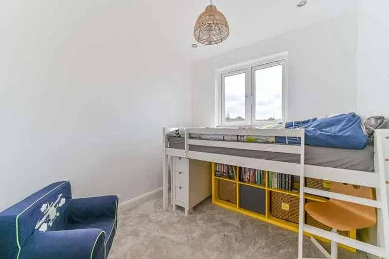 5 bed house for sale
