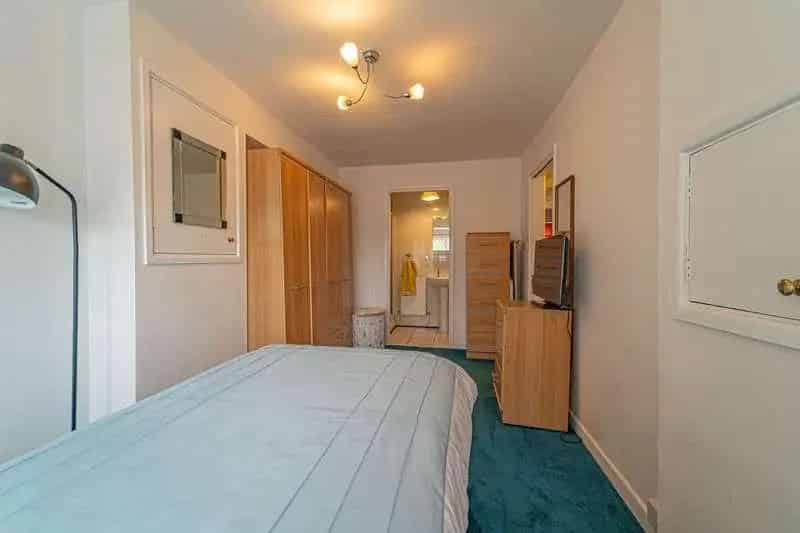 3 Bed End Terrace House For Sale