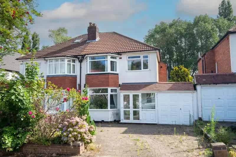 3 bedroom semi-detached house for sale
