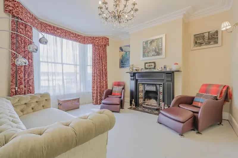4 Bedroom Victorian Townhouse for Sale near Jesus Green