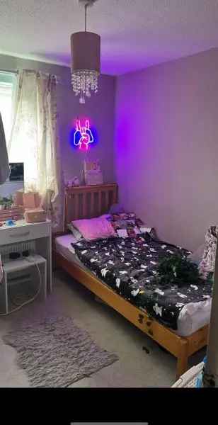 Ground Floor Flat Near Park with Ample Parking