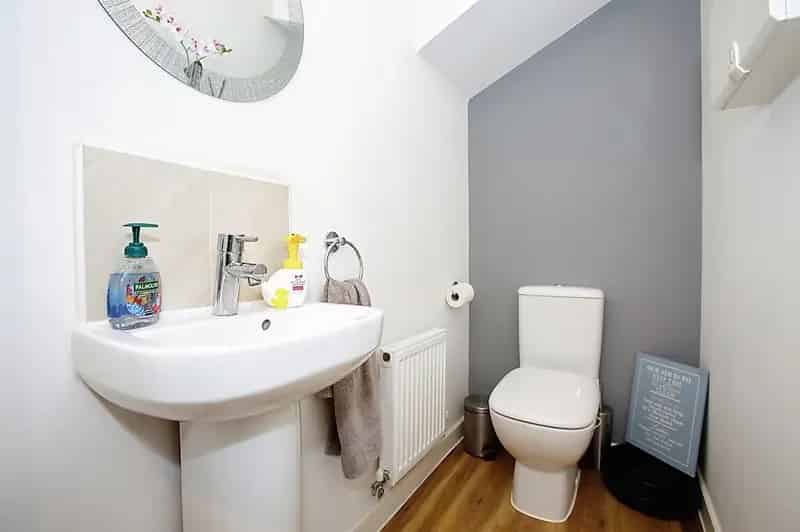 3 Bed House Wyndham Park 2 Baths Garden Parking