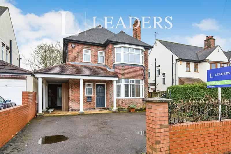 4 Bedroom Detached House To Rent