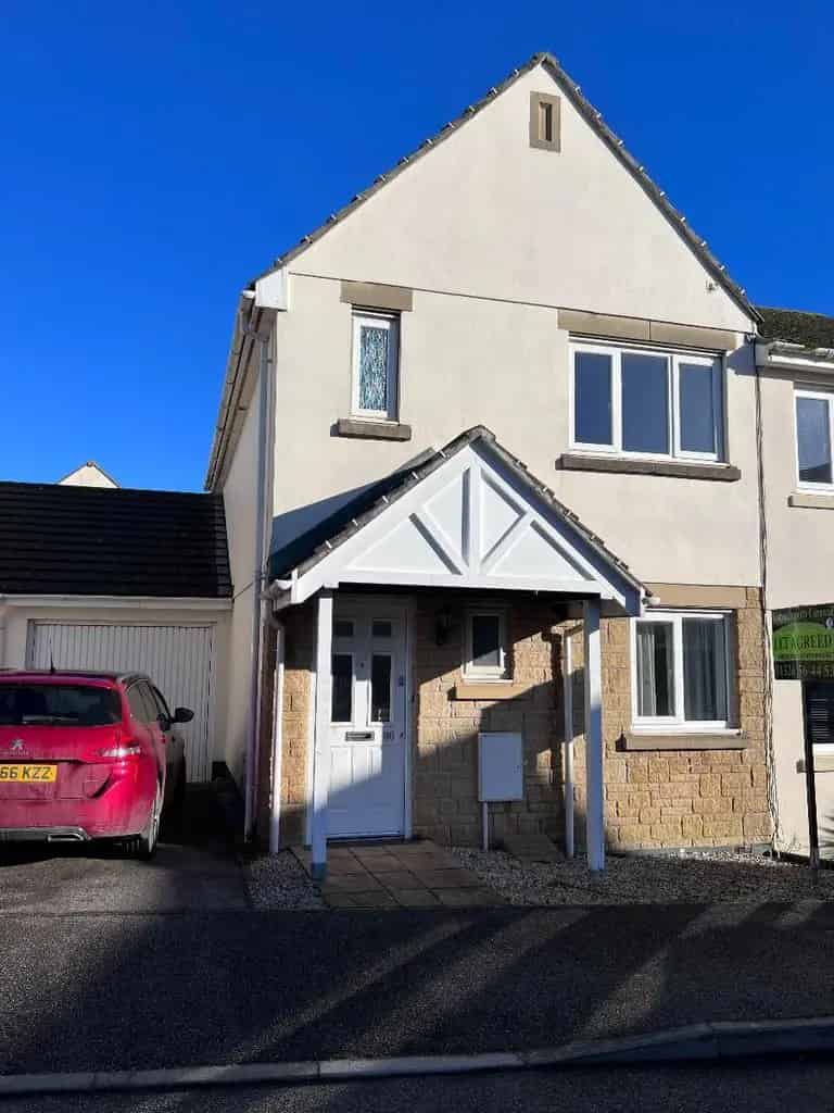 3 Bedroom Semi Detached House to Rent
