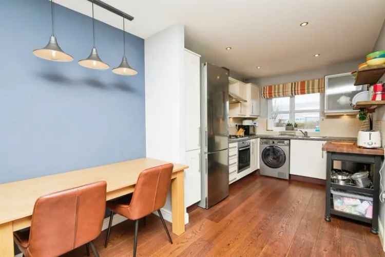 Three Bedroom Townhouse in Derby Modern Open Plan Living