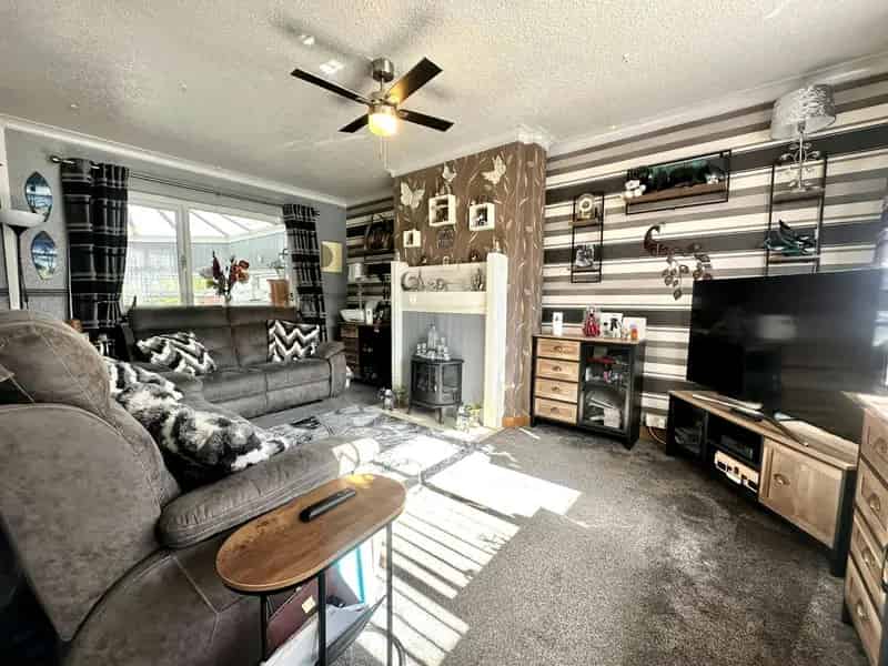 Three Bedroom Freehold House Near Wednesbury