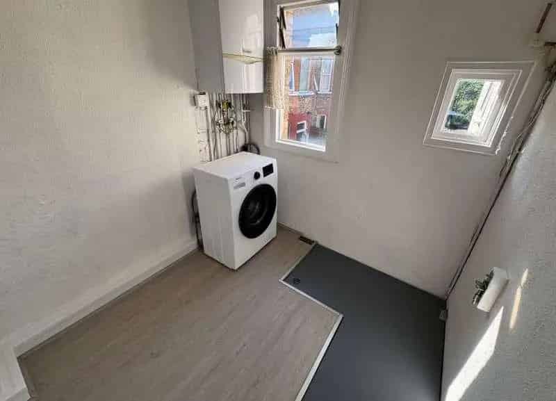 2 bed flat for sale