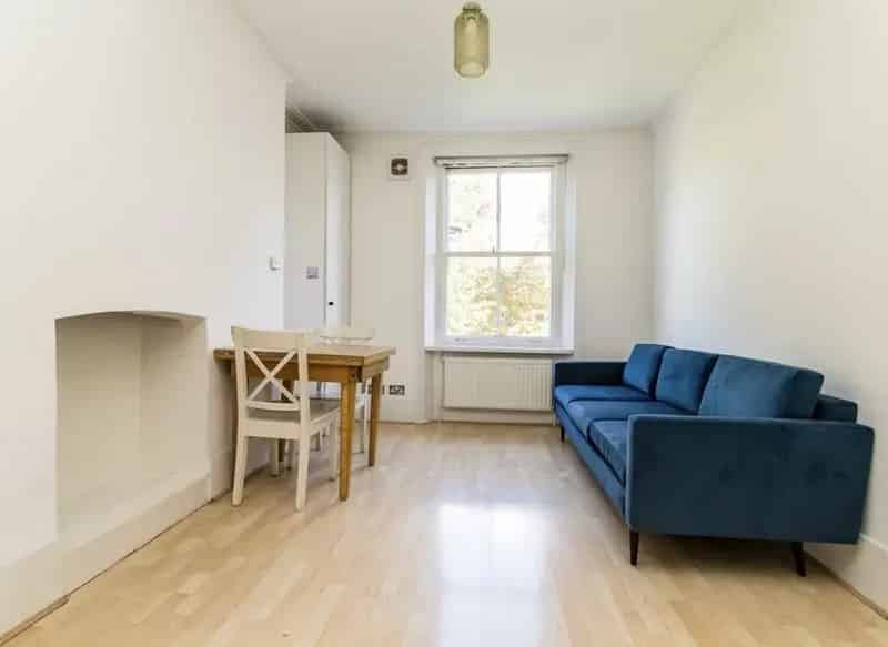Bright 2-Bedroom Apartment with En-Suite Bathrooms
