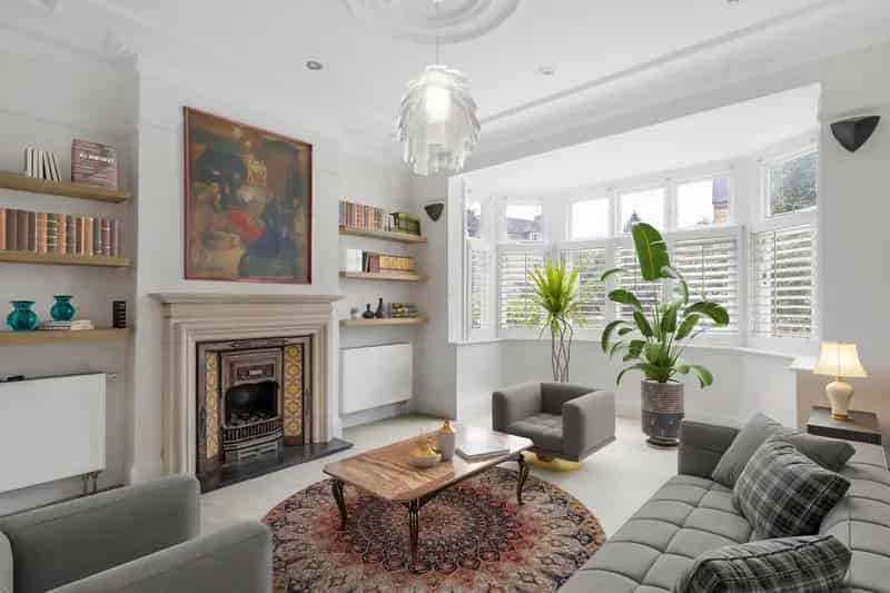 4 Bedroom Detached House for Sale in Ealing