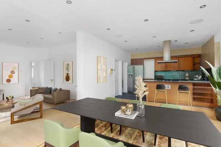 4 Bedroom Detached House for Sale in Ealing