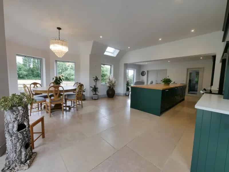 4 Bedroom Detached House To Rent