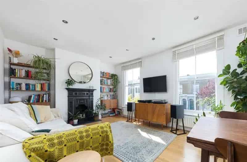 2 Bedroom Flat Apartment Hackney London 800sqft Maisonette