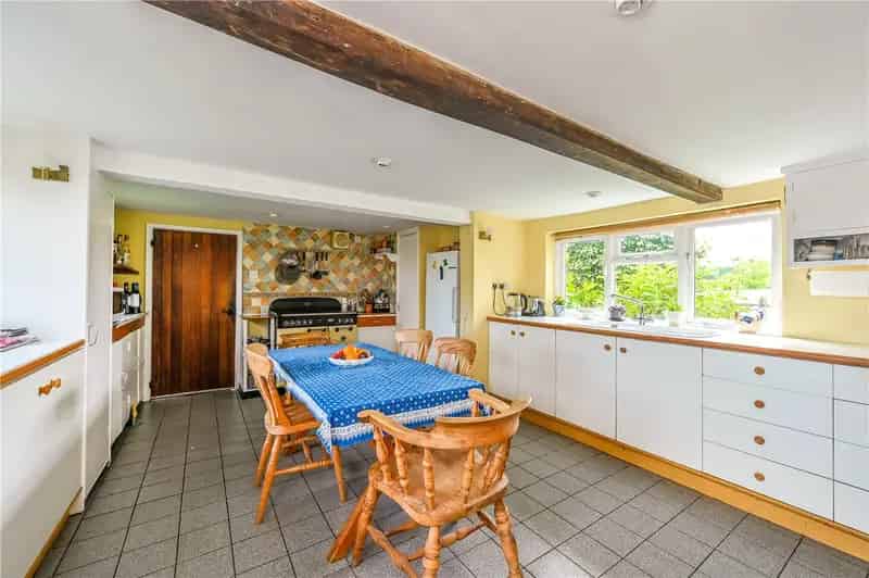 4 Bedroom Detached House Petersfield 22 Acres