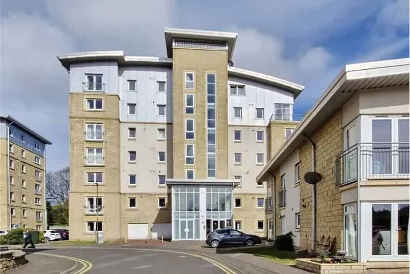 2 Bed Flat Ground Floor Pilrig Modern Apartment Secure Parking Gym Concierge