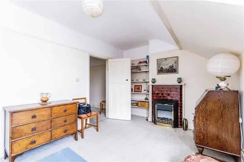 Spacious Double Bedroom Apartment near South Croydon Station