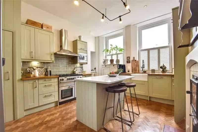 4 Bed Georgian House for Sale in Redhill