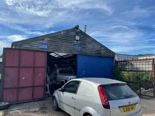 Former Motor Trade Premises with Redevelopment Potential