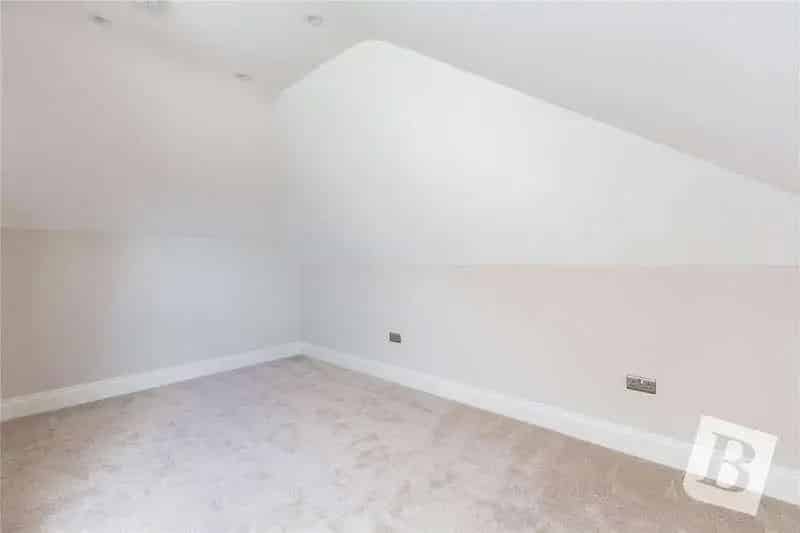 4 Bed Semi-Detached House for Sale