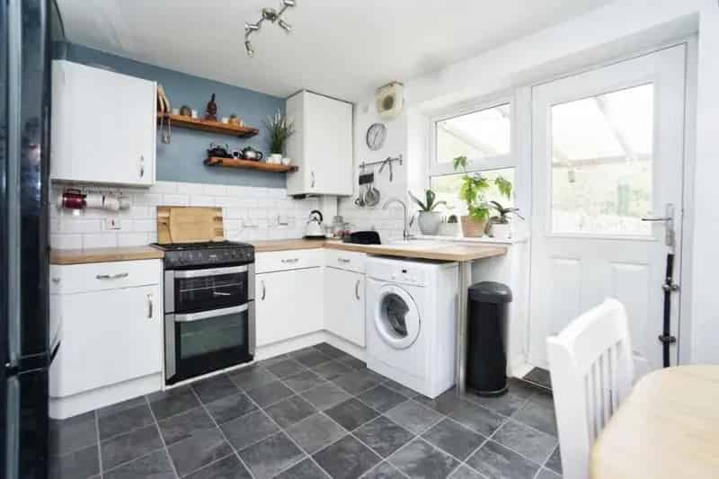 2 bed house for sale