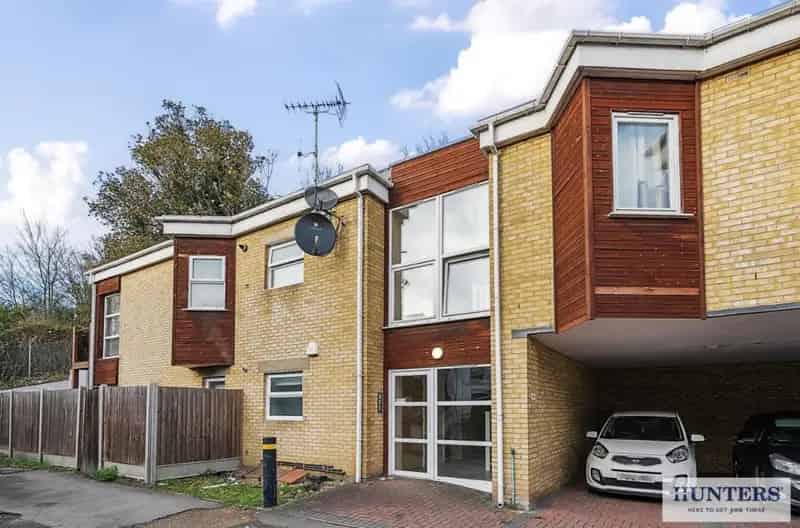 2 Bed Flat for Sale Welling Short Walk to Station