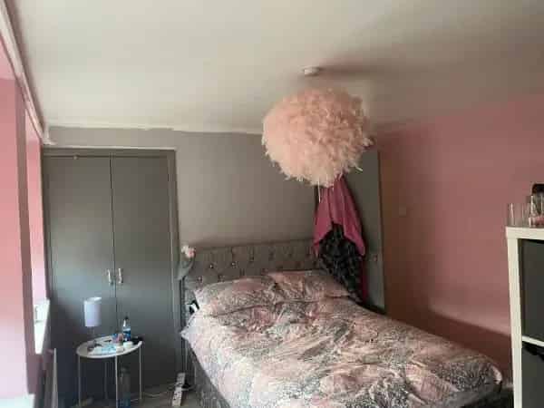 2 Bed House with Gardens Near Schools and GP
