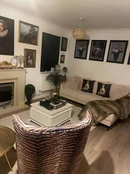 3 Bedroom Semi Detached House Near Schools and London Liverpool Street