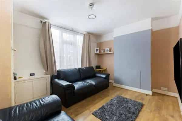 Two Bedroom End of Terrace House Rickmansworth