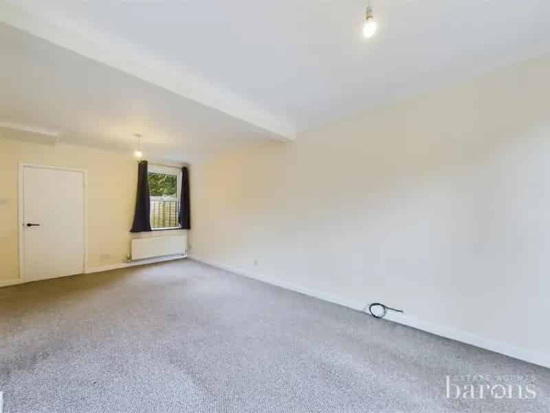 3 Bed House for Sale in Basingstoke Near Town Centre