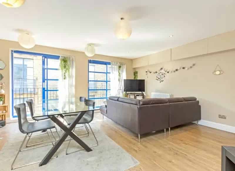 Spitalfields Two Double Bedroom Apartment with Private Terrace