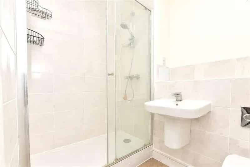 2 Bed Flat for Sale Near Merstham Station
