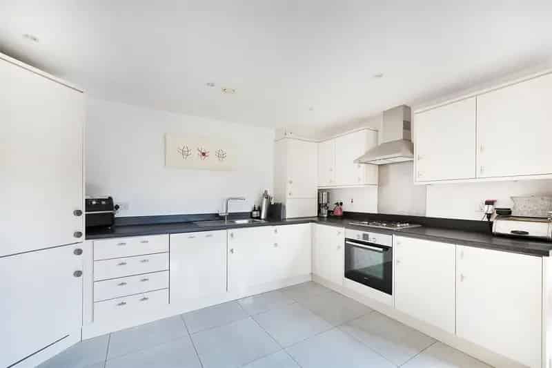 2 Bedroom Flat House to Rent