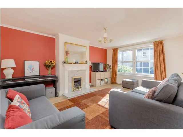 3 bedroom end-terraced house for sale