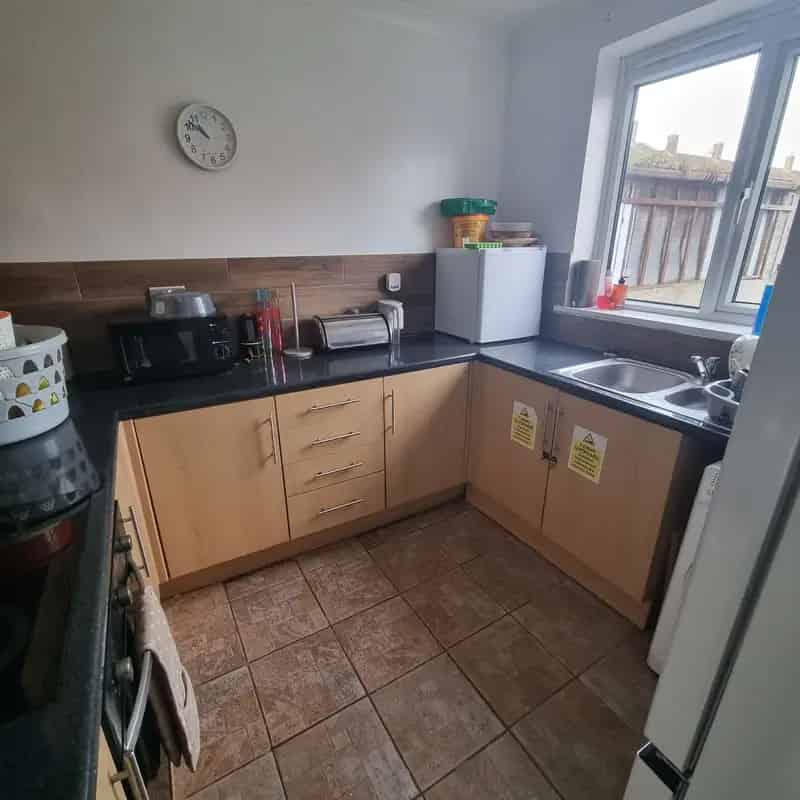 3 Bedroom House to Rent Abbeywood Close to Train Station