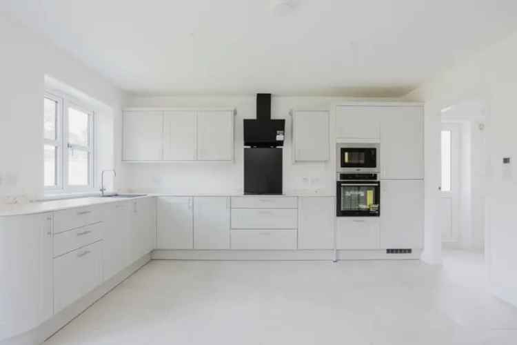 4 Bedroom Executive Home for Sale in Dilton Marsh