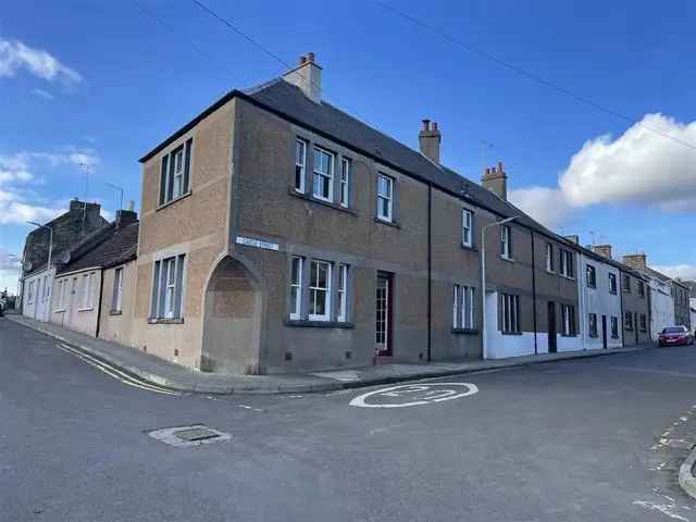 4 bedroom end-terraced house for sale