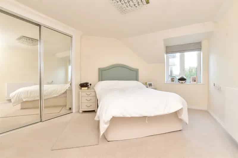 2 bedroom flat for sale