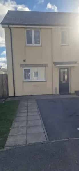 3 Bedroom House Near Shops and Schools