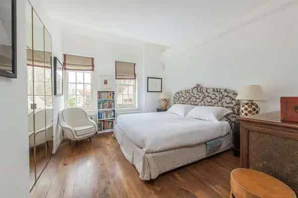 3-Bed Apartment in Mountford Mansions Battersea