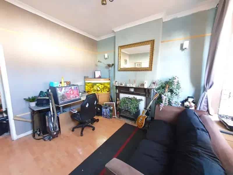 3 Bedroom Terraced House For Sale No Upward Chain