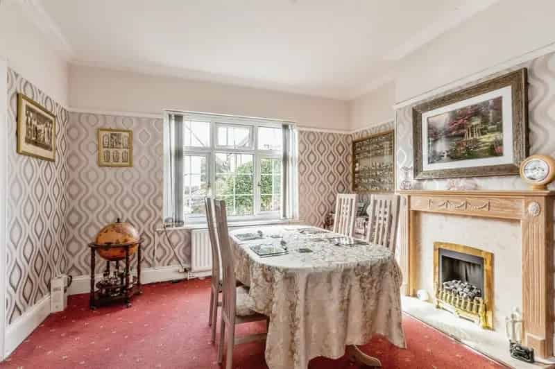 Six Bedroom Semi Detached House with Large Garden and Solar Panels