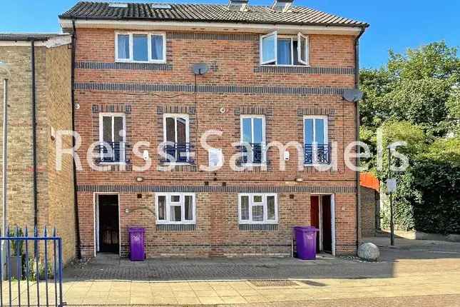 Semi Detached House to Rent Ambassador Square Canary Wharf London E14