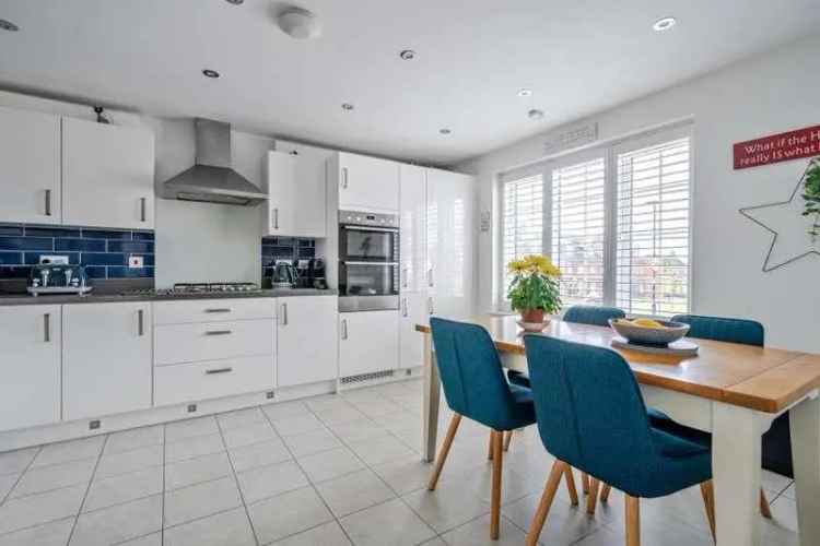 4 Bed Detached House for Sale in Chinnor