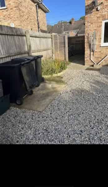 Newly Decorated House with Large Garden and Driveway