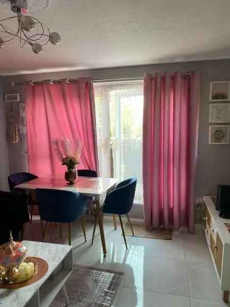 Flat For Rent in London, England