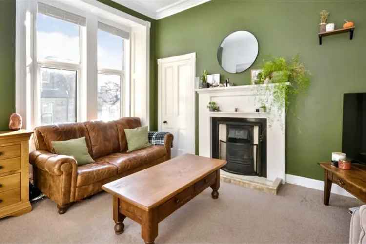 1 Bed Flat - Maindoor with 1 Reception Room