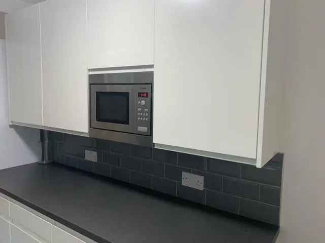 5 Bedroom Semi Detached House Near University