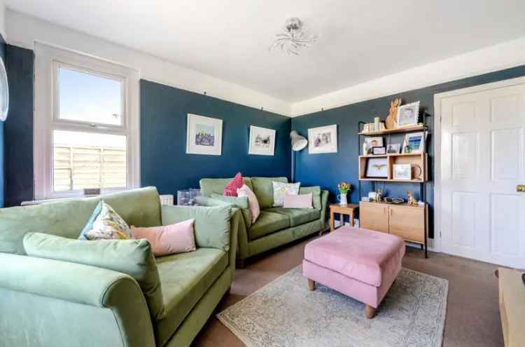 3 Bedroom Detached Cottage For Sale in Cam