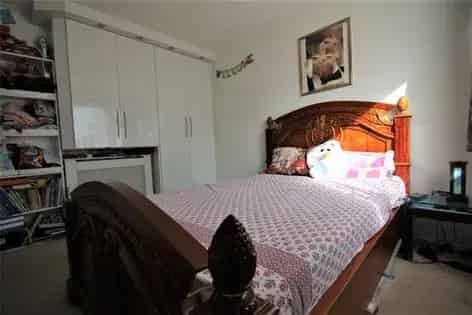 2 Bedroom Maisonette 60m² London